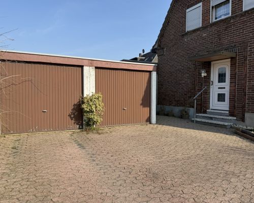Garage und Hauseingang