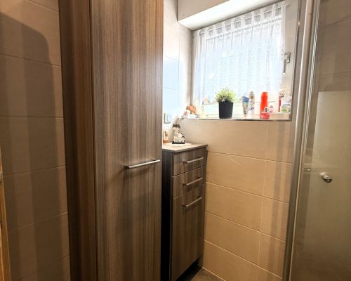 9 Badezimmer Ansicht 2