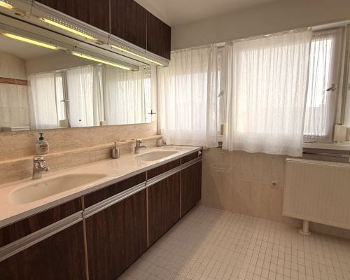 16 Badezimmer