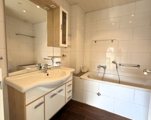 18 Badezimmer Ansicht 1