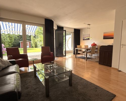 11 Wohn- und Esszimmer