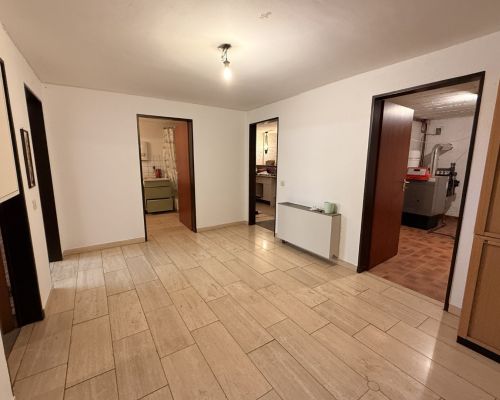16 Flur im Keller Ansicht 2