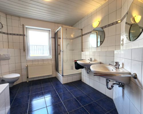 15 Badezimmer Ansicht 1