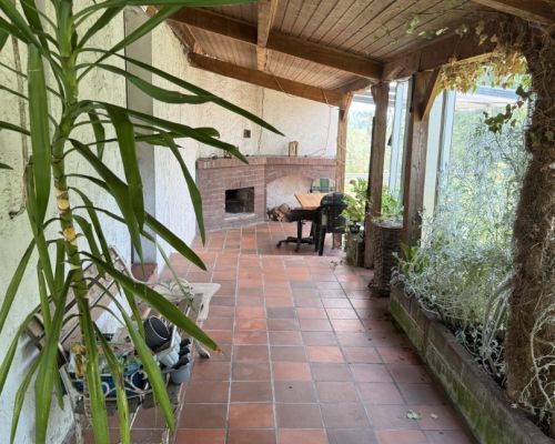 13 Überdachte Terrasse am Hauseingang