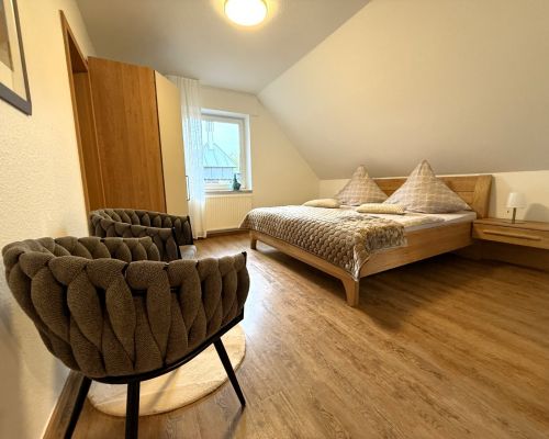 34 Schlafzimmer Einliegerwohnung