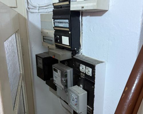 Sicherungskasten im Hinterhaus