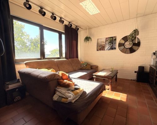 16 Wohnzimmer