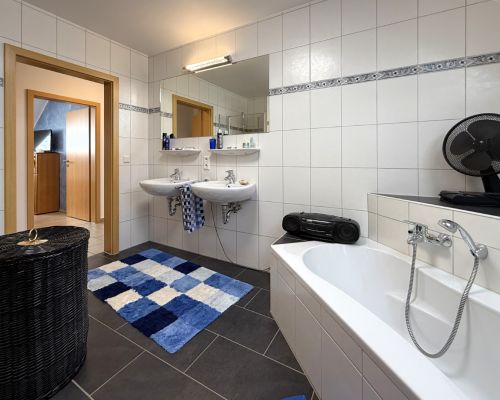 18 Badezimmeransicht 2