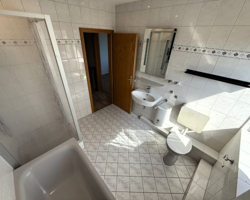 Badezimmer Ansicht 2