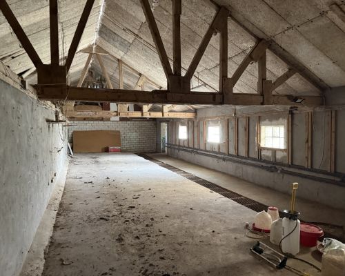 9 ehemaliger Stall innen