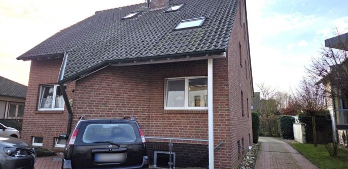 Außenansicht mit Stellplatz