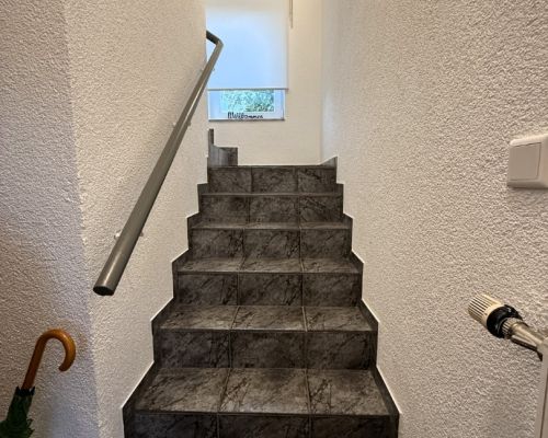28 Treppenaufgang Enliegerwohnung
