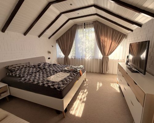 22 Elternschlafzimmer