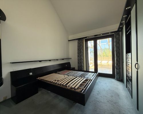 9 Schlafzimmer Ansicht 1