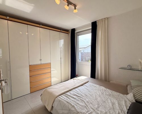 11 Schlafzimmer 1 von 2 