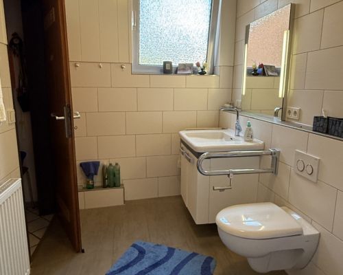 9 Badezimmer Ansicht 2