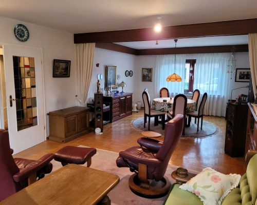 12 Wohn- und Esszimmer