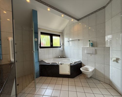8 Badezimmer Ansicht 2