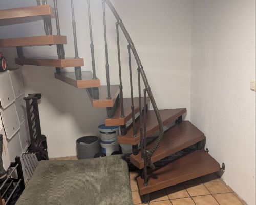 Treppe in den Kellerbereich